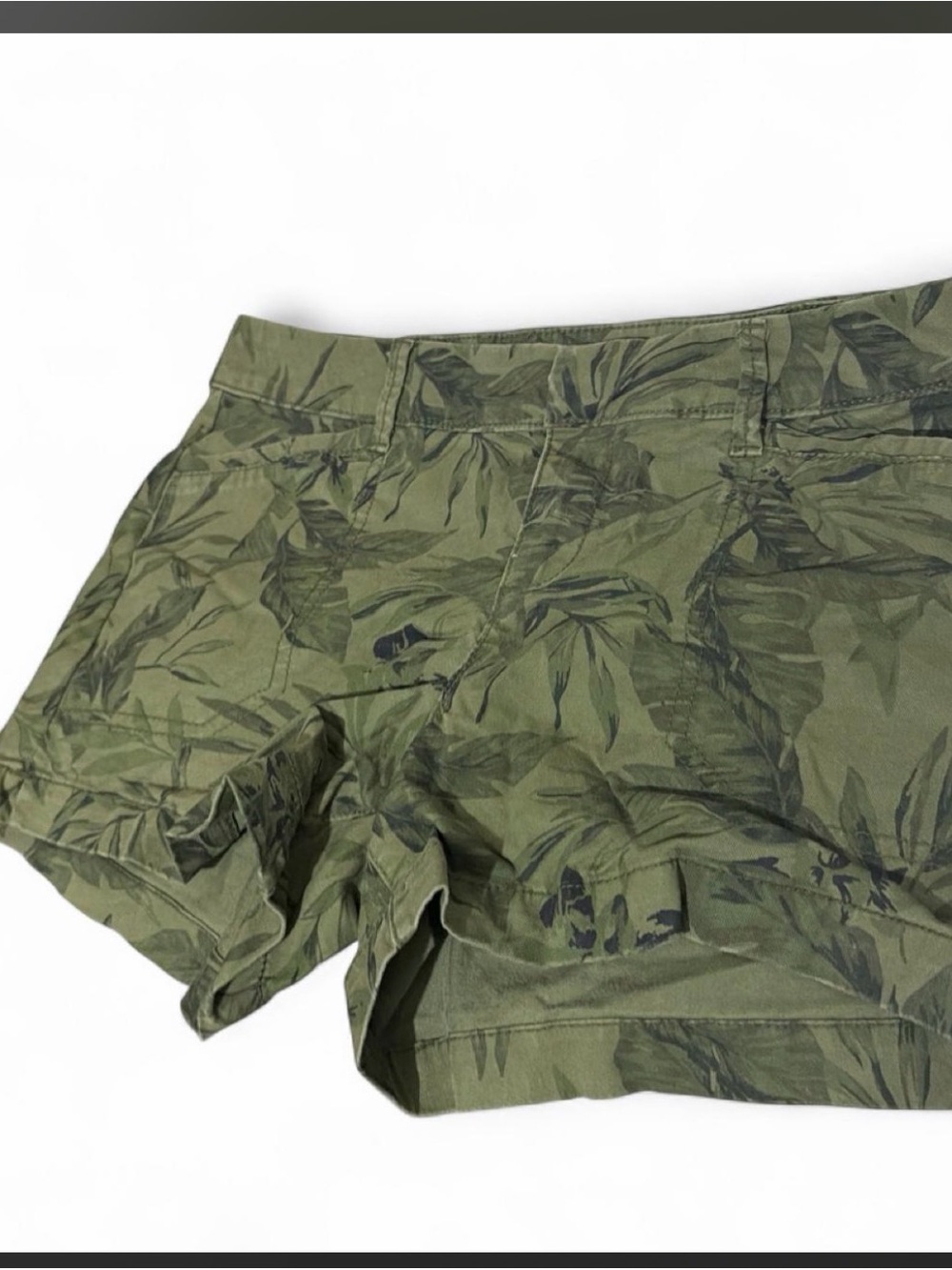 Old Navy Olive Green Tropical Print Women’s Shorts